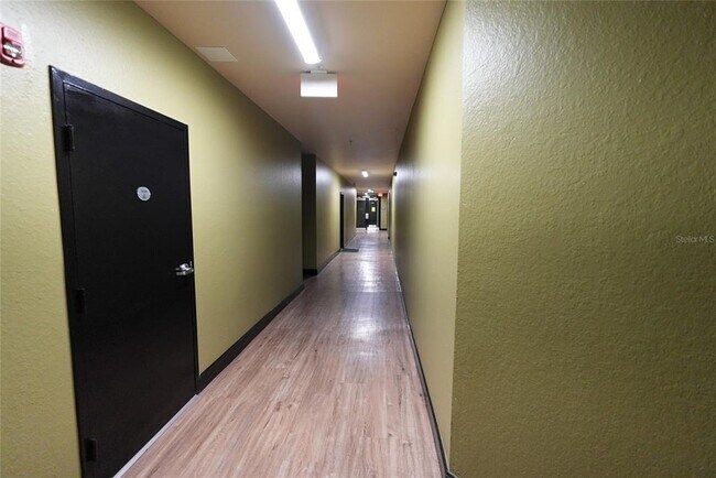 Building Photo - 911 N Orange Ave