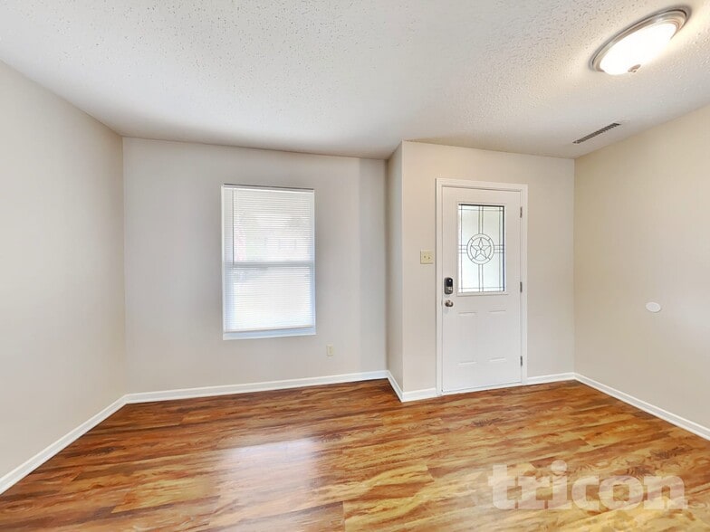 Building Photo - 10904 Firefly Ct