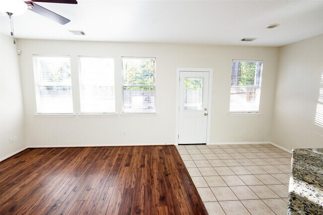 Building Photo - 11 Summer Haze Cir