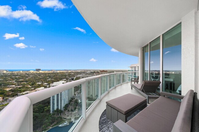 Building Photo - 347 N New River Dr E