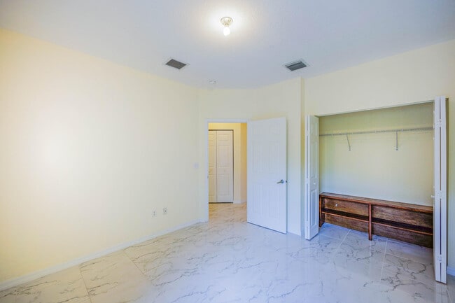 Building Photo - 5441 Via Delray Blvd