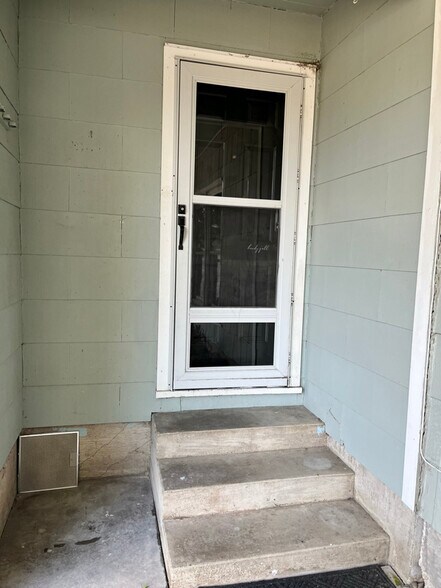 Building Photo - 1000 E Walnut St