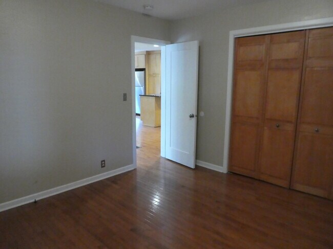 Building Photo - 1420 Dollar St