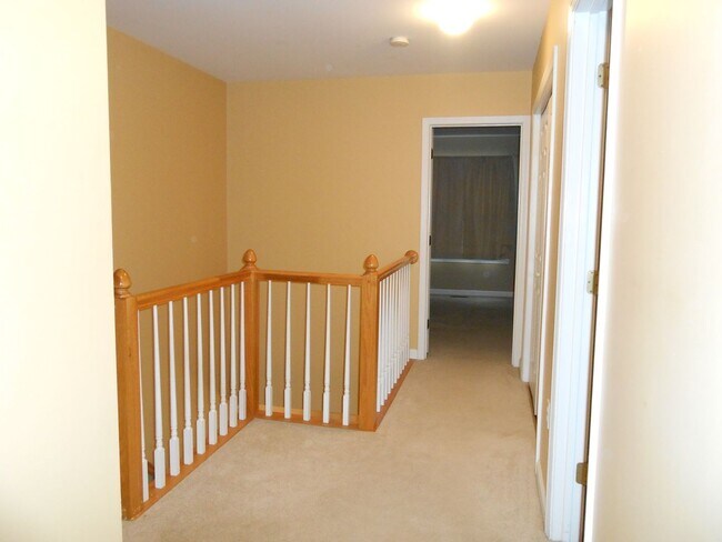 Building Photo - Beautifully Updated Townhome in Prime Carrboro Location – Walk to Downtown & Weaver Street Market