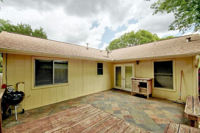 Building Photo - 2503 Star Grass Cir