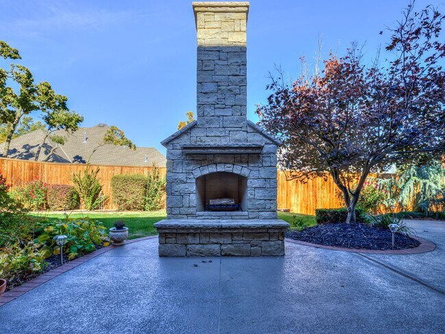 Building Photo - Stunning Luxury Home in East Edmond with a Pool/Jacuzzi + Woody Creek Addition + Theater Room+/5 ...