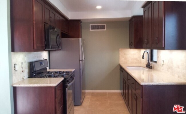 Primary Photo - 2349 S Bentley Ave