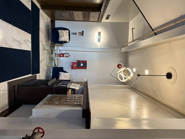 Building Photo - 5 Broadway