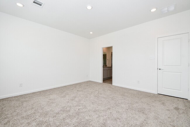 Building Photo - 21619 Shadowbrook Birch Dr