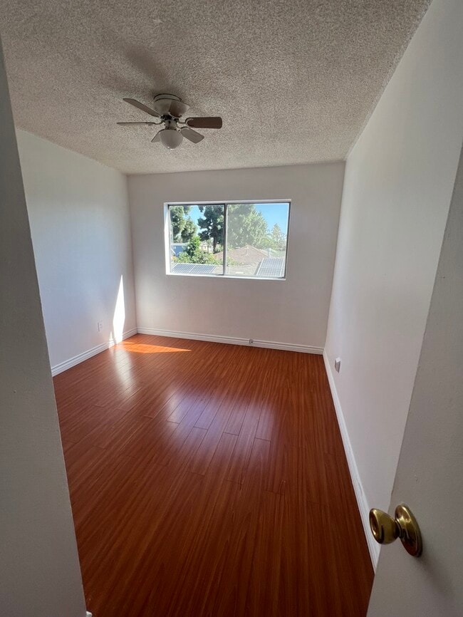 Building Photo - Two-story duplex unit