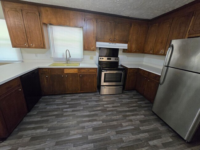 Building Photo - 1855 Broadell Dr