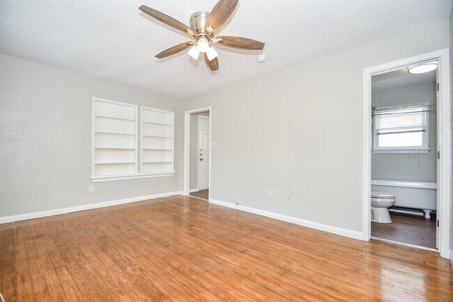 Building Photo - 2722 Wroxton Rd