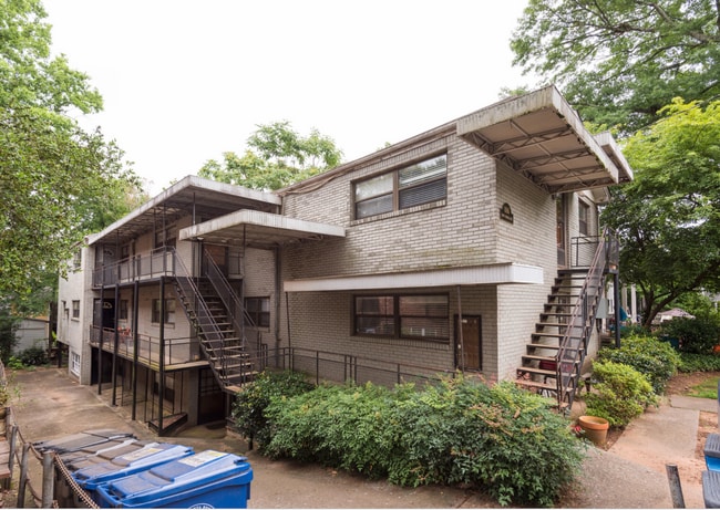 Building Photo - 886 St Charles Ave NE