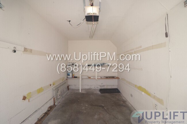 Building Photo - 2-Bed, 2-Bath Condo with One Car Garage