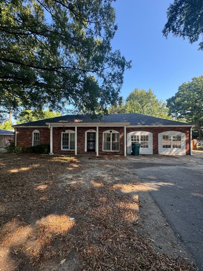 Building Photo - 1212 Brandywine Dr