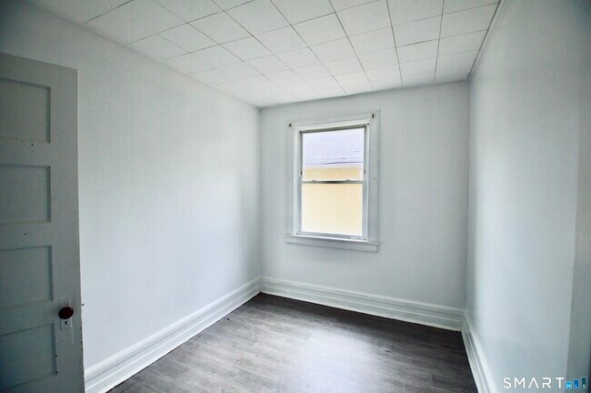 Building Photo - 407 East Ave