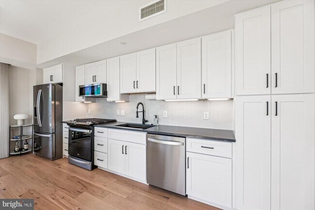 Building Photo - 475 K St NW