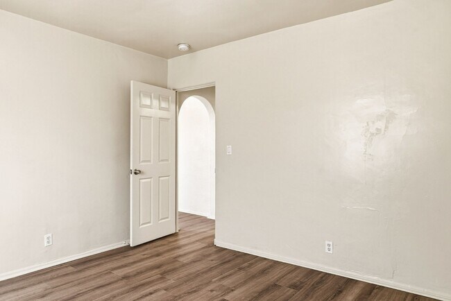 Building Photo - Coming Soon - Renovated Hyde Park Gem Near SoFi, LAX & Metro K Line
