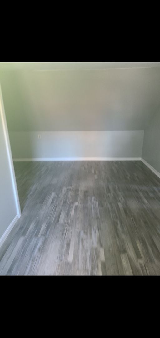 Building Photo - 4 Bed, 2 Bath/Remodled