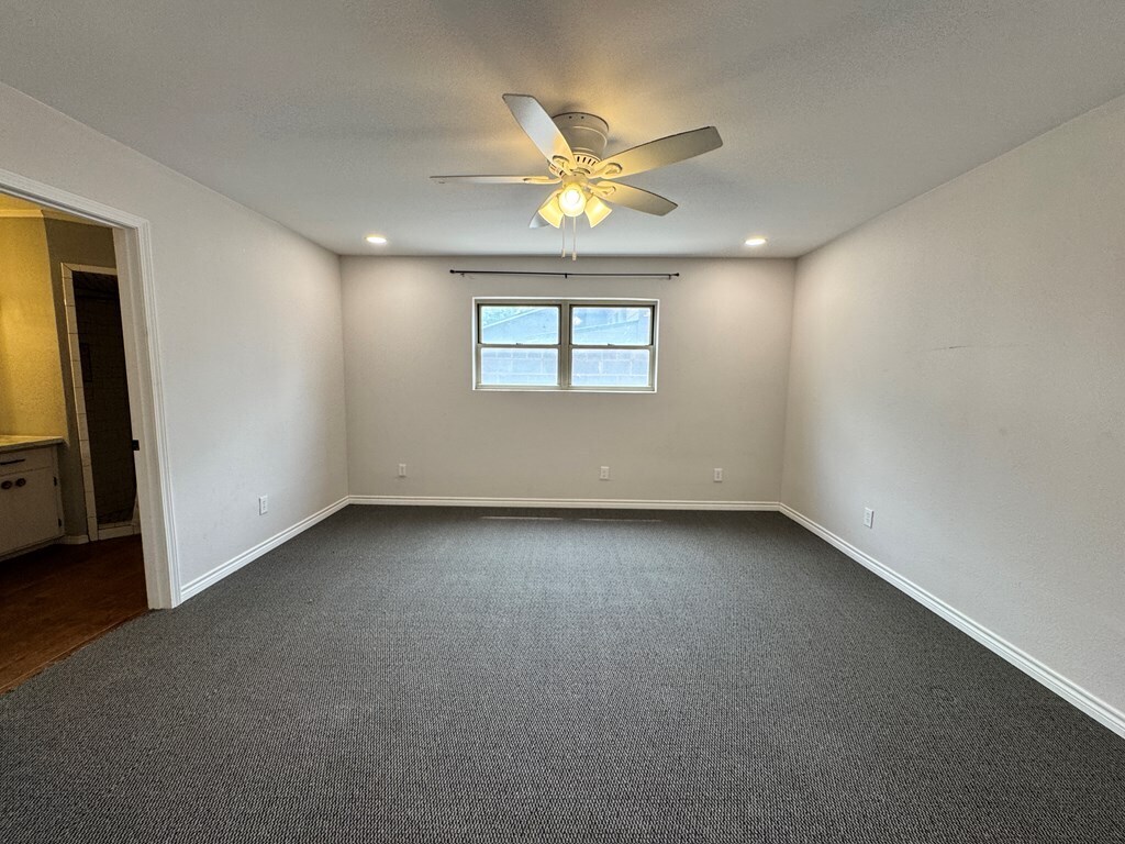 Building Photo - 2110 Westbrook Ave