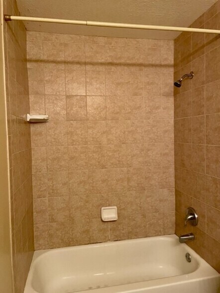 Building Photo - 124 Reserve Cir