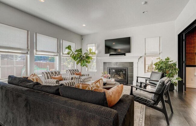 Building Photo - Executive & Modern 5BR/4BA Luxury Home. MO...