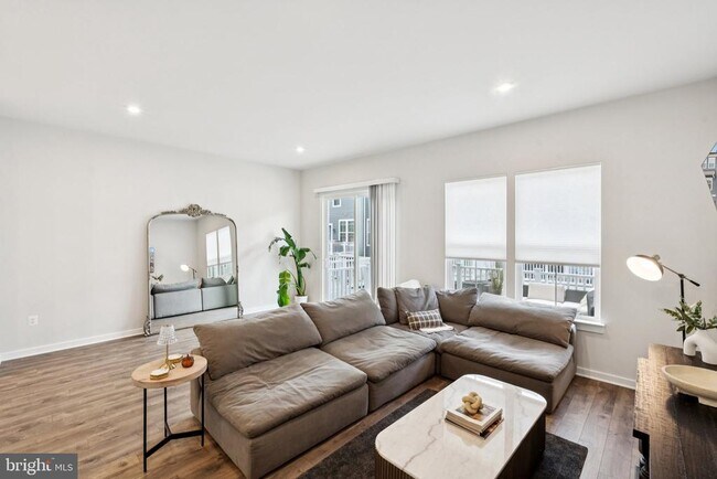 Building Photo - 1750 Blue Spruce St