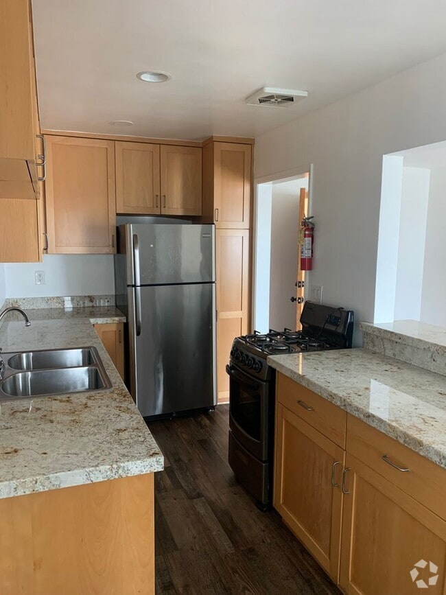 Building Photo - Live Your Best Life in the Heart of Hillcr...