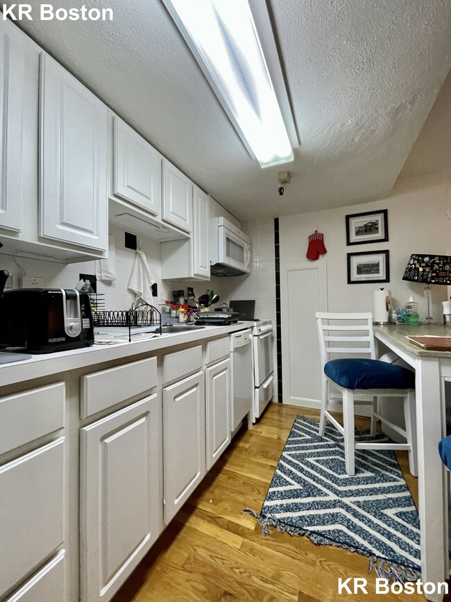 Building Photo - 52 Westland Ave