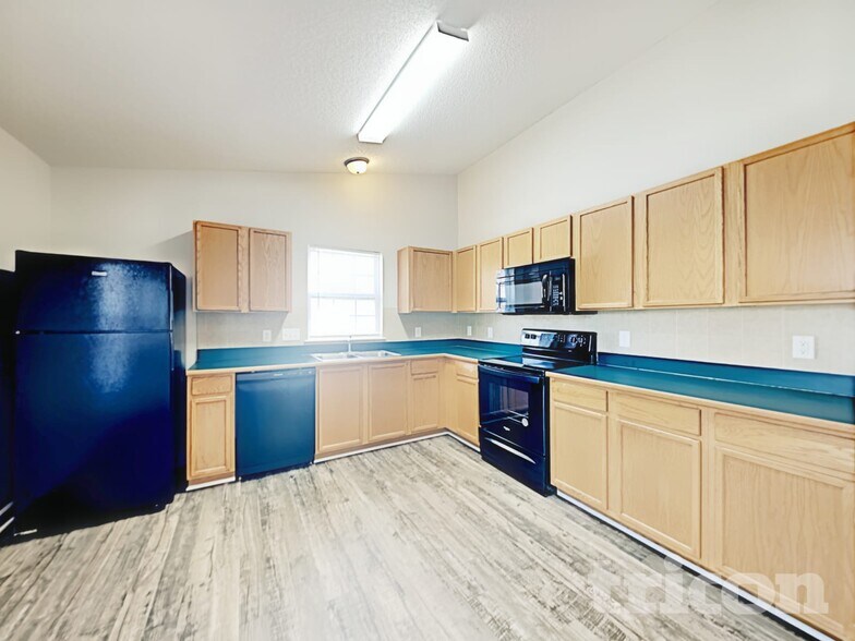 Building Photo - 7117 Red Bud Cir