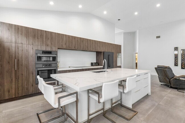 Building Photo - 11605 Privado Way