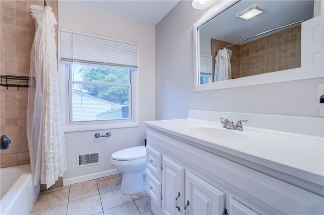 Building Photo - 232 Meadowbriar Rd