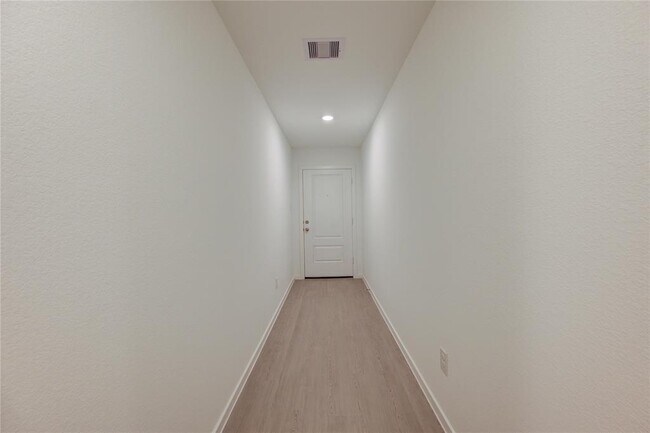 Building Photo - 1610 Birch Wood Dr