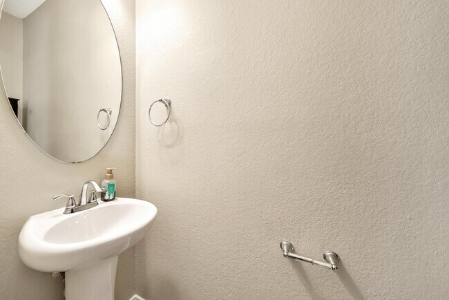 Building Photo - 3007 Rocky Point Dr