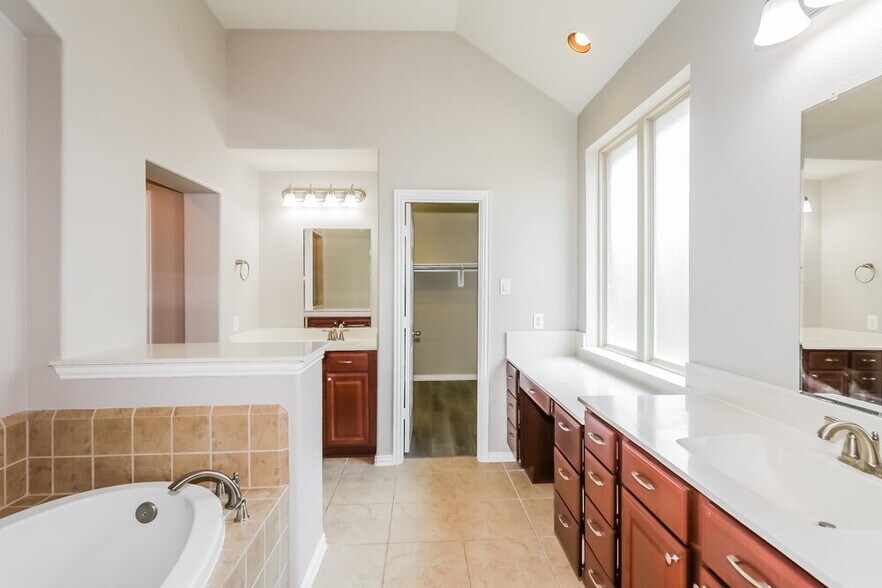 Building Photo - 29023 Oldfield Ct
