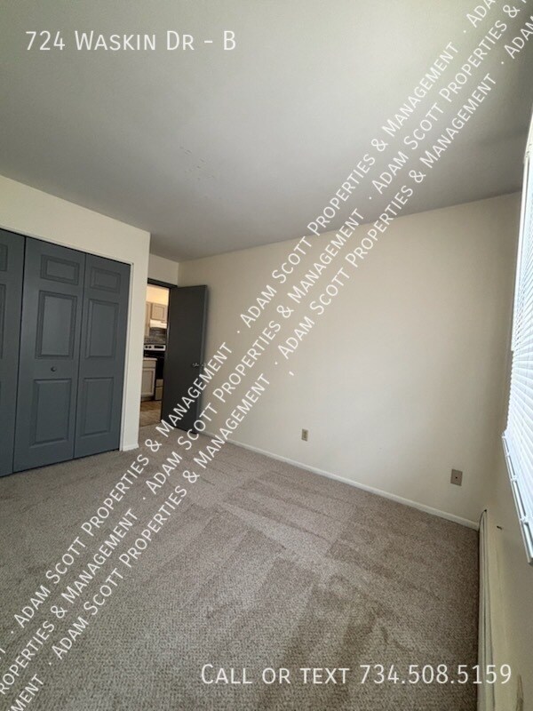 Building Photo - 724 Waskin Dr