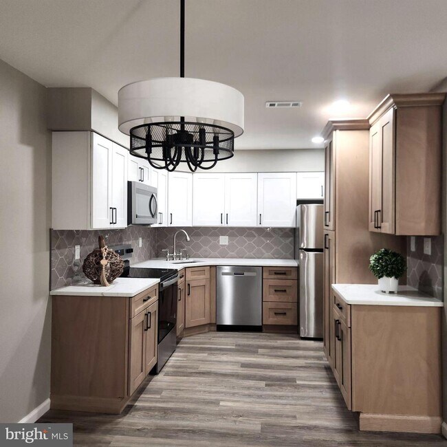 Building Photo - 16 Pickwick Pl