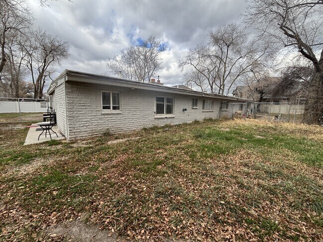 Building Photo - 13413 Minuteman Dr