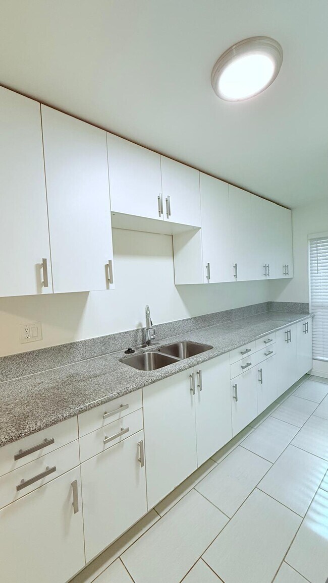 Building Photo - Bedford Street Apartments