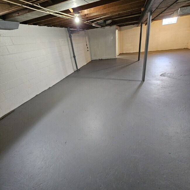 Building Photo - 3 Bedroom Updated Brick Ranch w/ 2 Car Attached Garage, Basement, Kitchen w/ All Stainless-Steel ...
