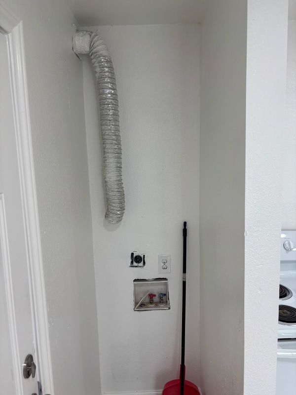 Building Photo - 2215 Mouser Ln