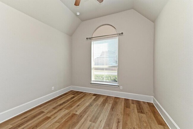 Building Photo - 208 Rocky View Ln