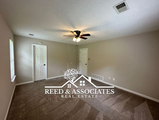 Building Photo - 3 Bedroom Near Gallaway, TN
