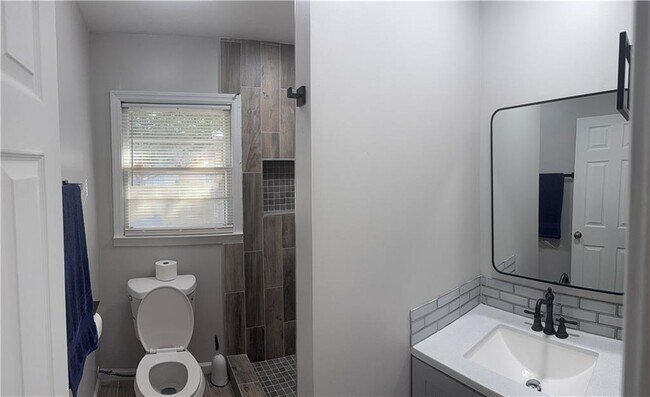 Building Photo - 660 Dozier Dr