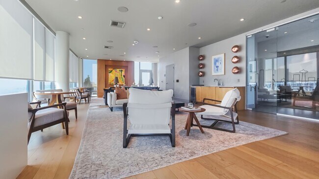 Building Photo - Luxury 1 Bed • 1 Bath at Spire Condominiums