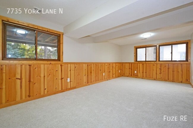 Building Photo - 7735 York Ln N