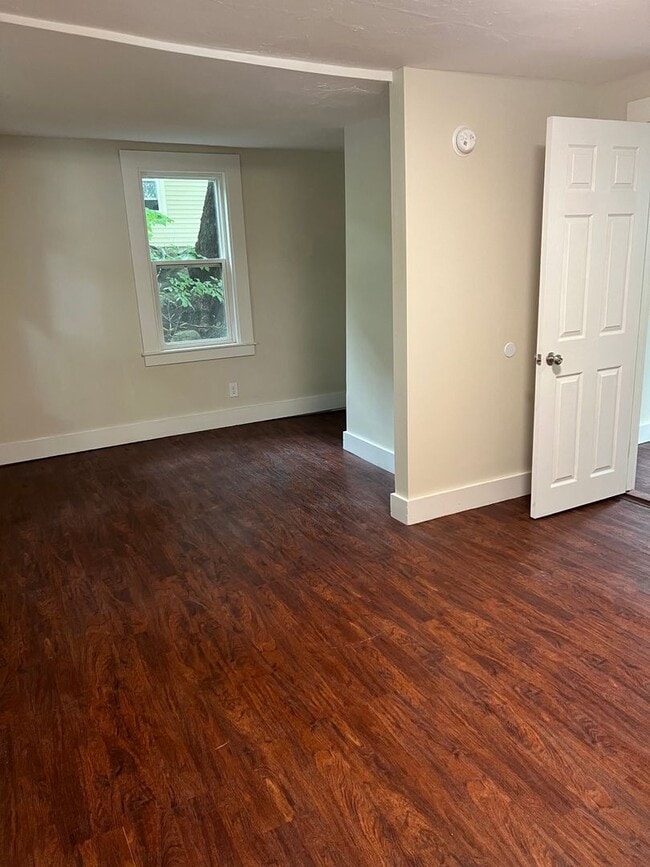 Building Photo - 5 Elm St