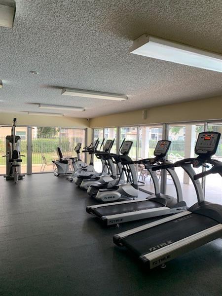 Building Photo - 8850 Royal Palm Blvd