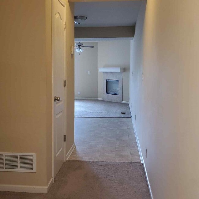 Building Photo - 425j Hawthorne Blvd