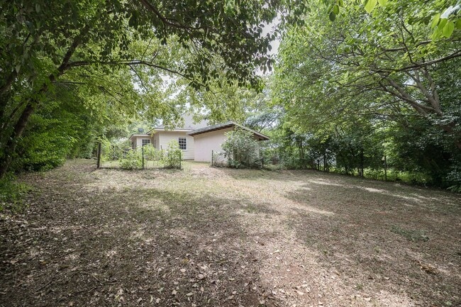 Building Photo - 1273 E Broad St